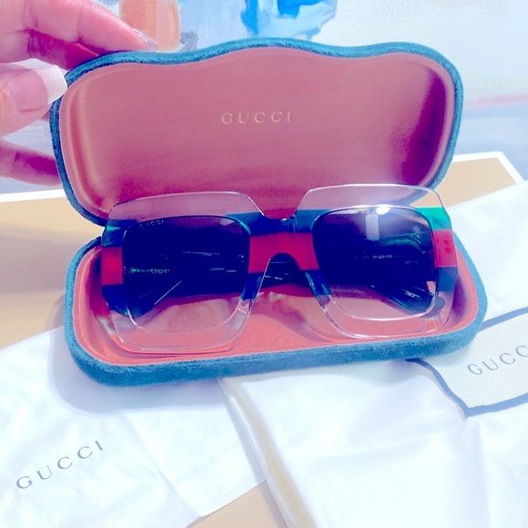 GUCCI SUNGLASSES GREEN ๐ฅโค๏ธ LIKE NEW
Authentic ๐ฅ - Picture 5 of 10